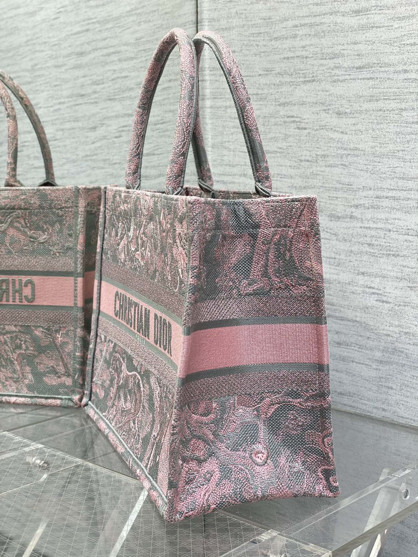 The latest Ruyi new gray tiger pink base has been shippedThe latest collection of Tote Ruyis n