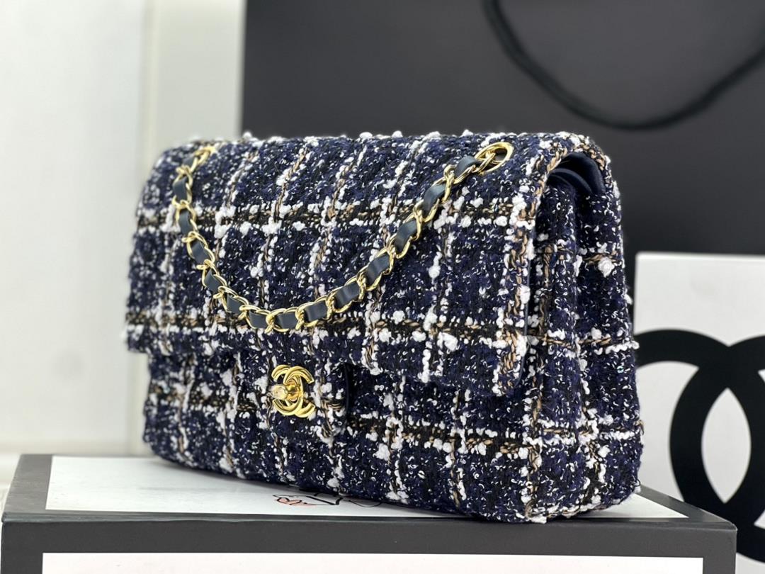 Chanel CF woolen series this is a bag that can be praised by all friends around us for it