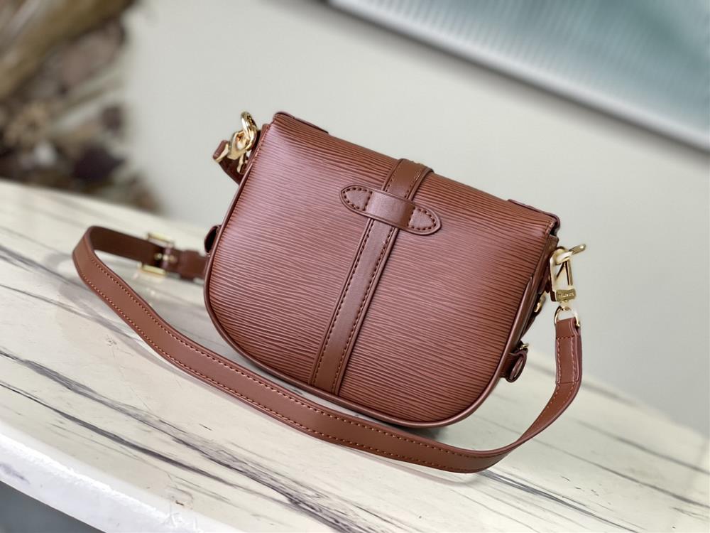 The Saumur BB handbag is crafted from the finest quality materials ensuring its durabilit