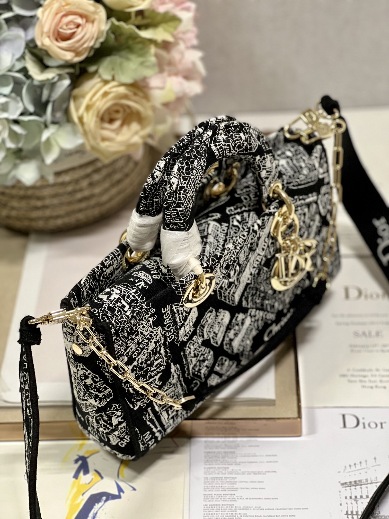 Dior Medium LADY DJOY Embroidered Handbag Black ParisThis Lady DJoy handbag highlights the min