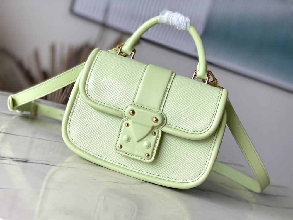 M22725 Apple GreenThis Hide Seek handbag features Epi leather accents in bright tones featuring a Toron roller handle and leather wrapped lock buckle