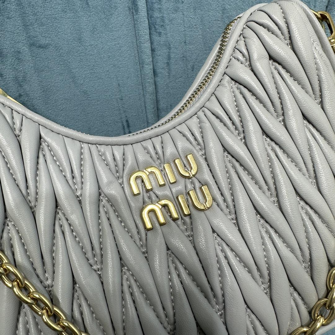 New Miumiu Pleated Chain Bag This brand new soft sheepskin shoulder bag features exquisite