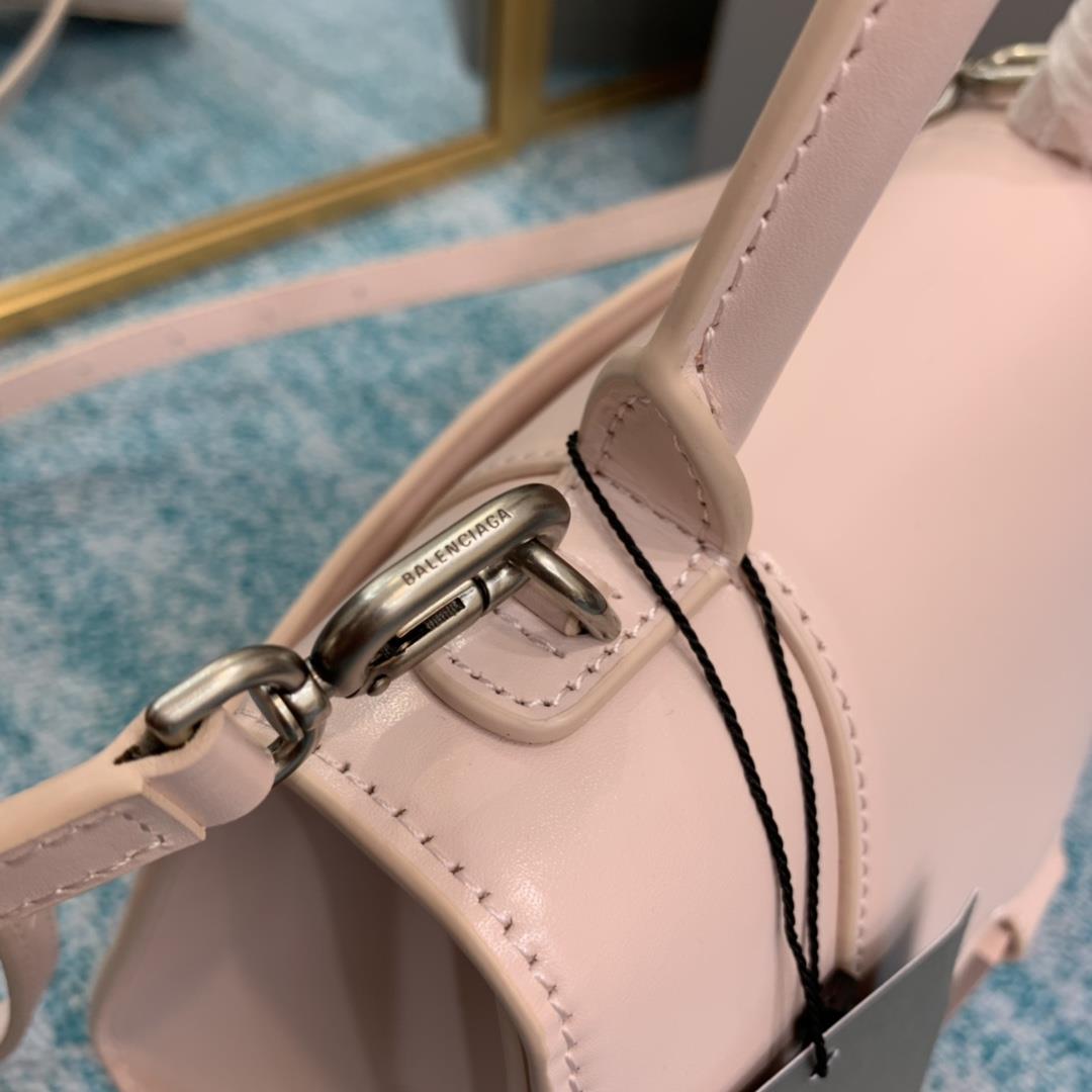 Plain light pink buckle with new upgraded version S number You asked N for an hourglass bag co