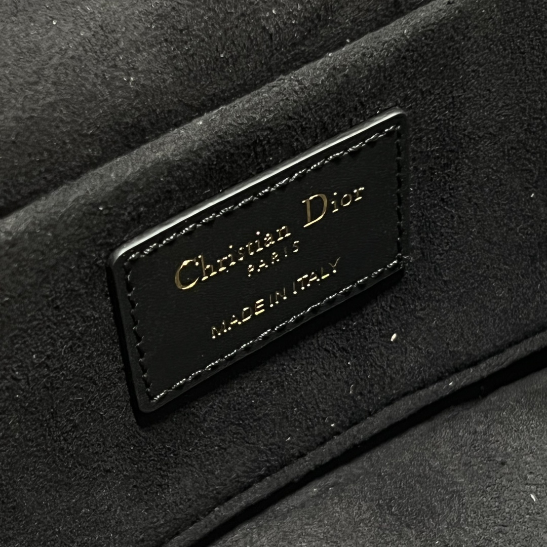 Dior New Black Makeup Box BagThe design is more exquisite The exquisite design fully reflects 