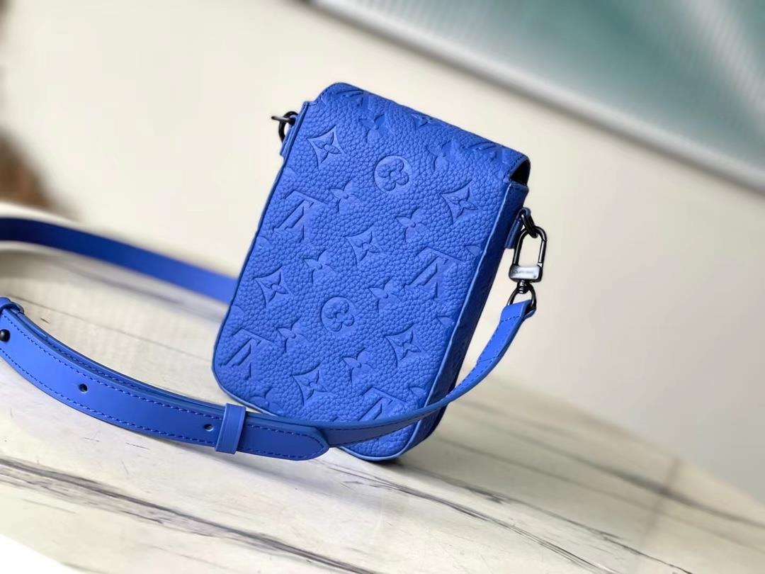 The M82568 blue SLock Vertical mini handbag features an iconic SLock buckle inspired by G