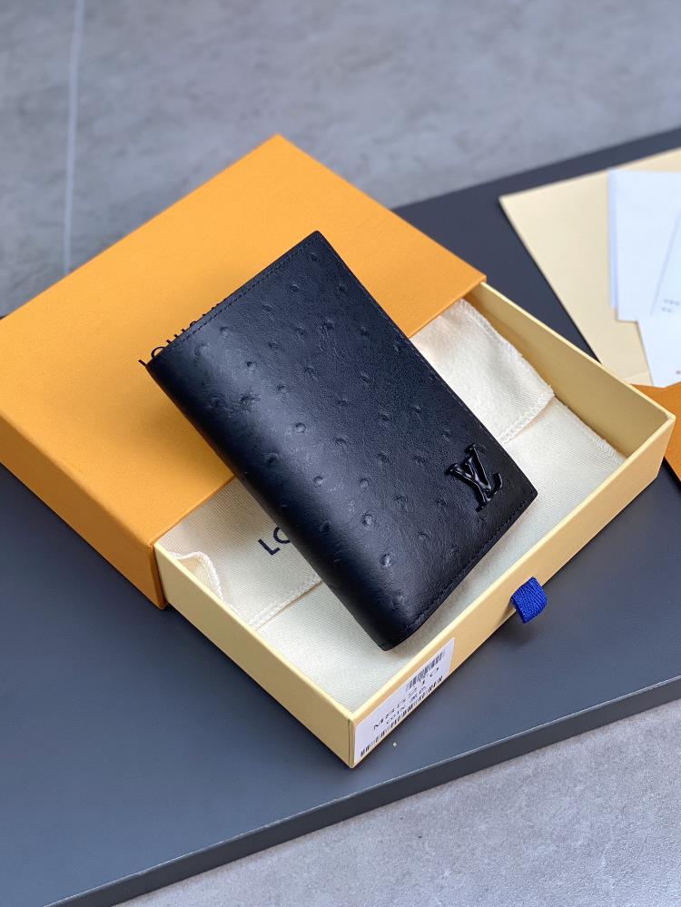 N82510 Black Passport Clip This passport clip is made of gorgeous ostrich leather showcasing our profound expertise in leather making Bright colors