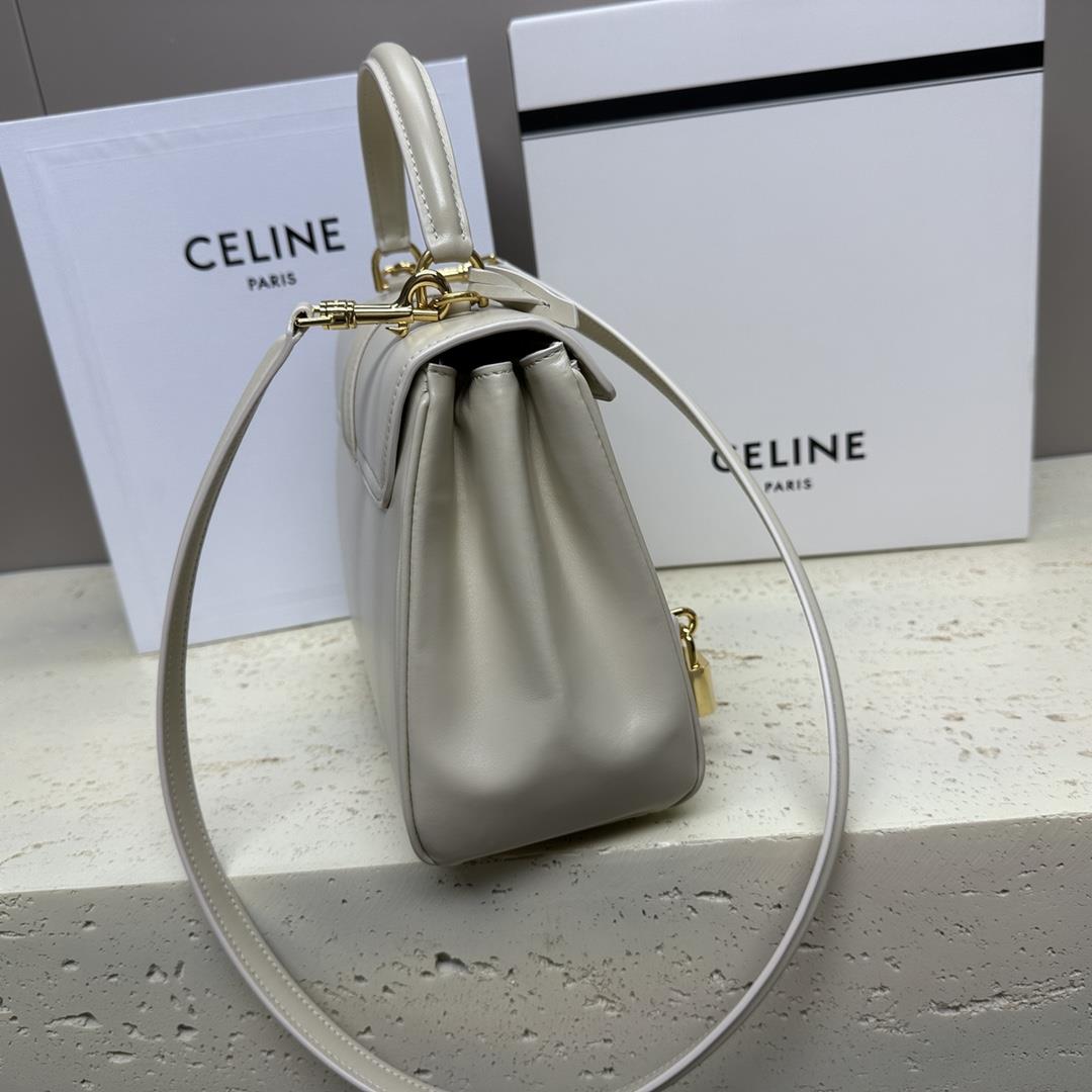 Celines new classic StraP16 handbag is made of highquality cowhide leather with sheepskin lini