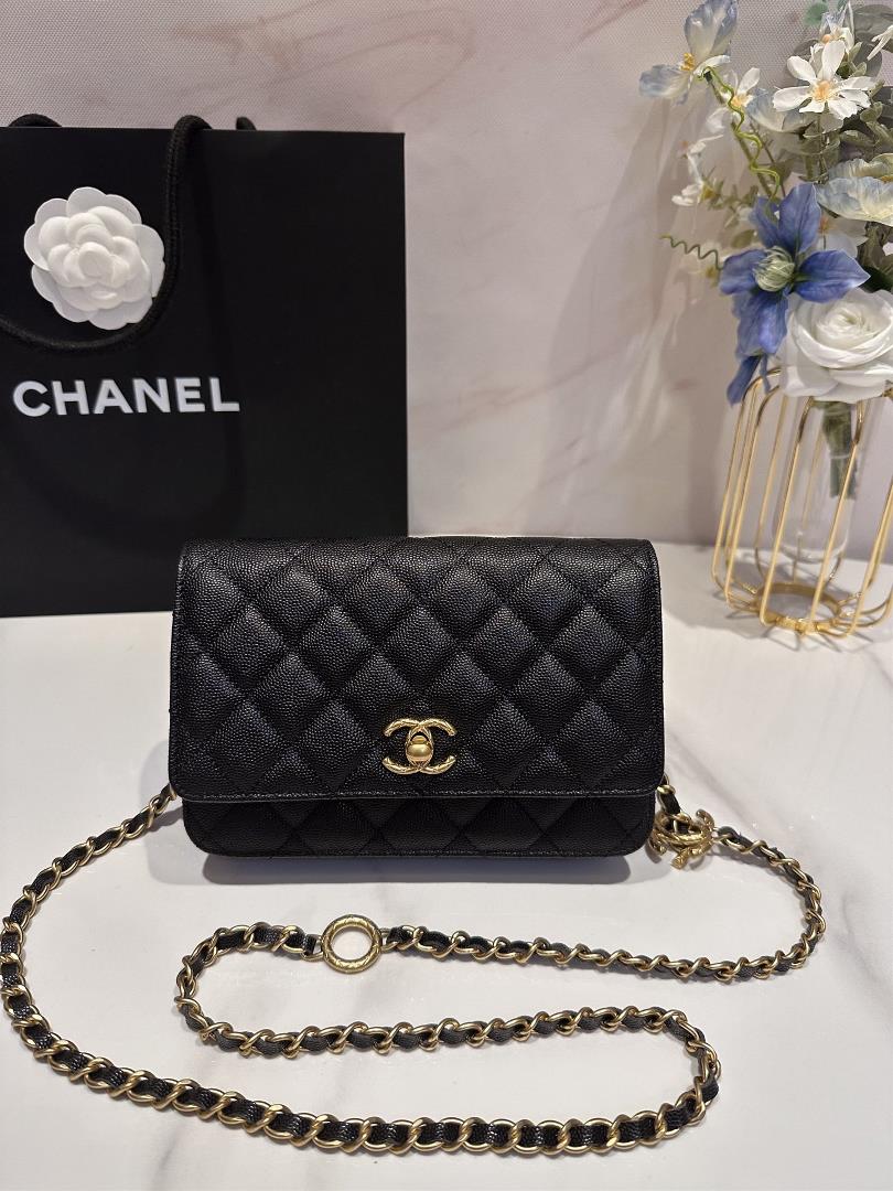 chanel adjustable chain woc Caviar shines under the light and the hardware logo is very textured T