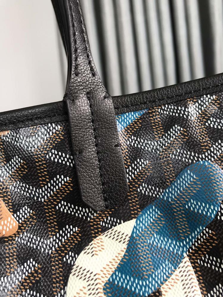 But beyond its fashionable appeal the Goyard bag is also a symbol of luxury and sophistic