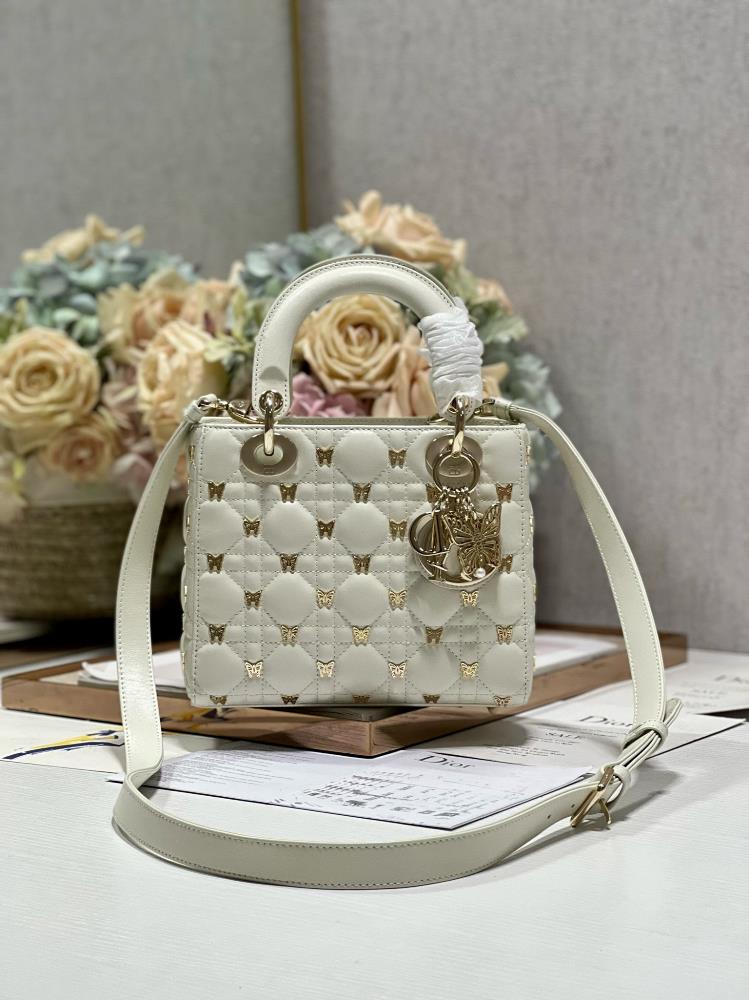 Lady Dior My ABC Butterfly WhiteFour grid single shoulder strap sheepskinThis handbag embodies Dio rs profound insight into elegance and beauty Cr