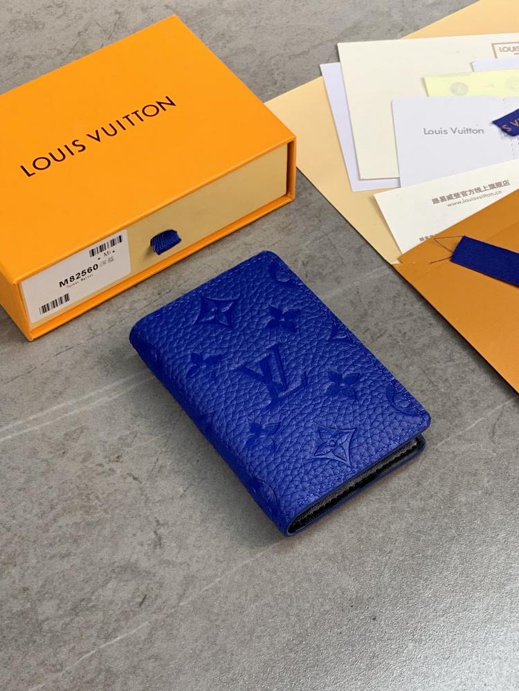 The M82560 Deep Blue pocket wallet is made of full grain Taurillon leather subtly featuring LV letters and Monogram floral embossing The exquisite c