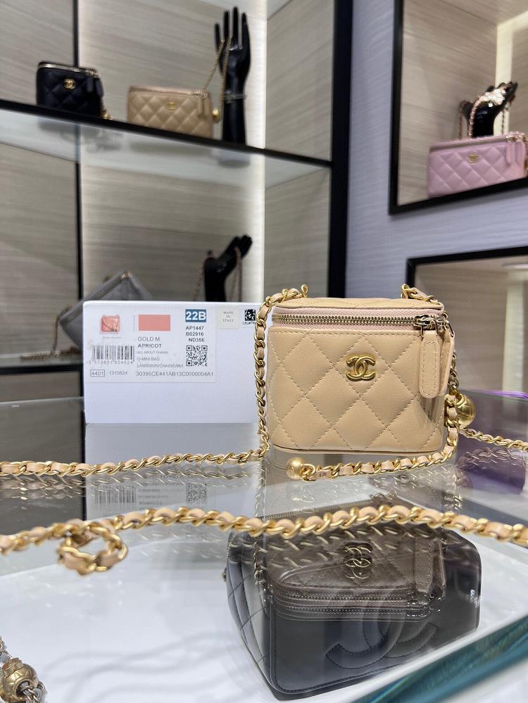 Chanel 23 New Product New Color Small Box Adjustable Chain Small Golden Ball SheepskinUpon seeing it I immediately planted grass Inside the leather