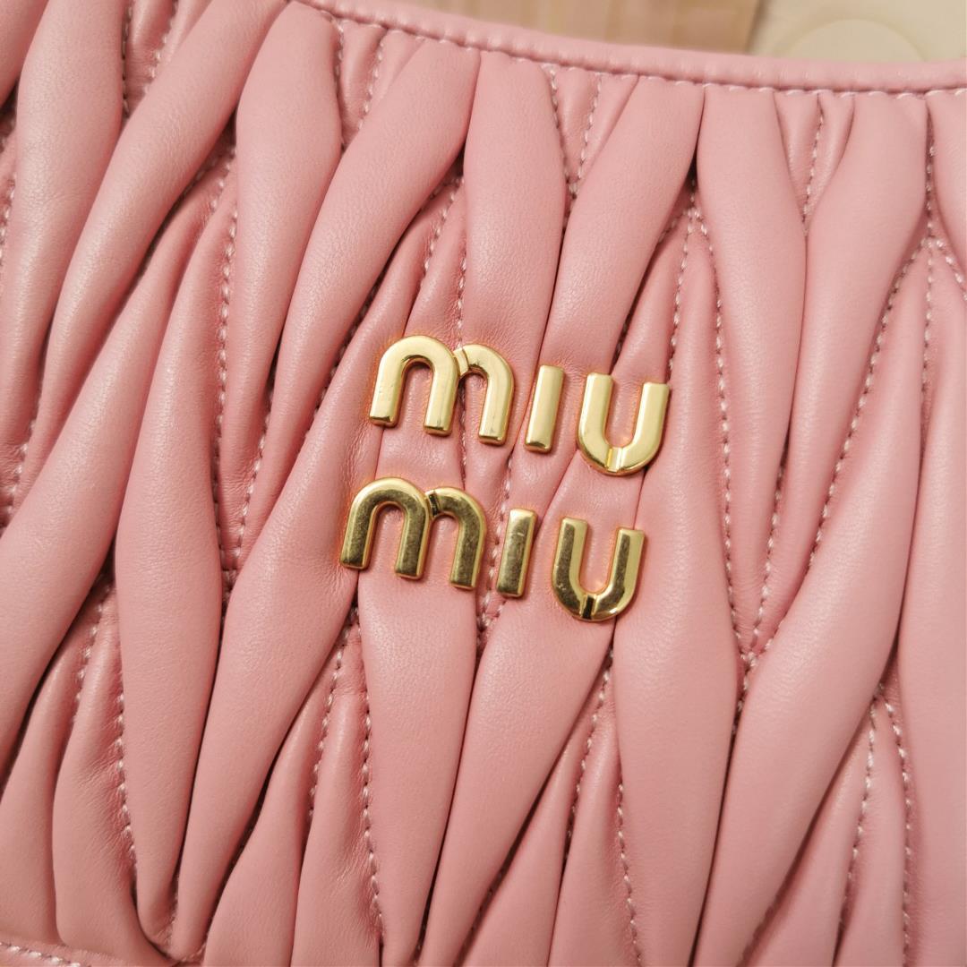 Medium The MiuWander handbag a new product from M family features the iconic Matelasse texture