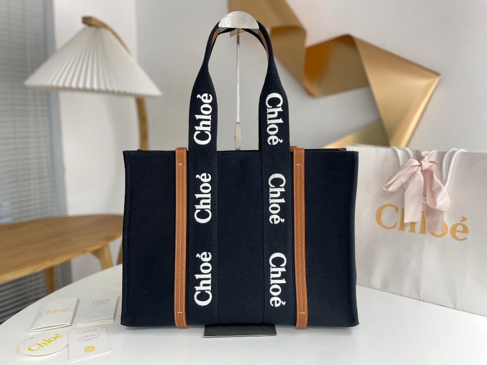 Large blackChloes new Woody Family Tote bagThe cool black ribbon and letter embroidered craft ribbo