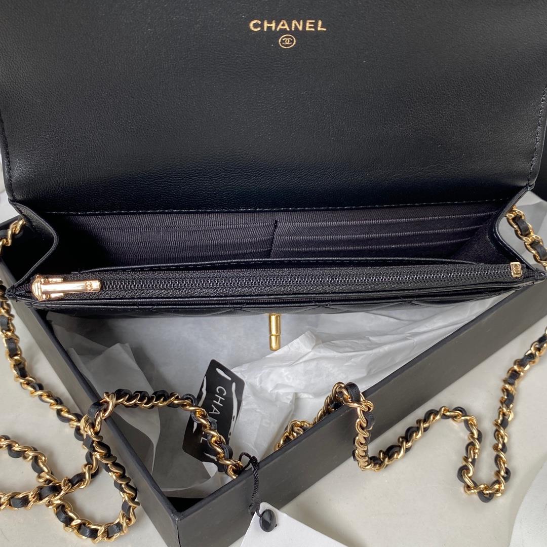 chanel 23B NewPearl Handle AP3504 black At first sight I fell deeply in loveImported lamb