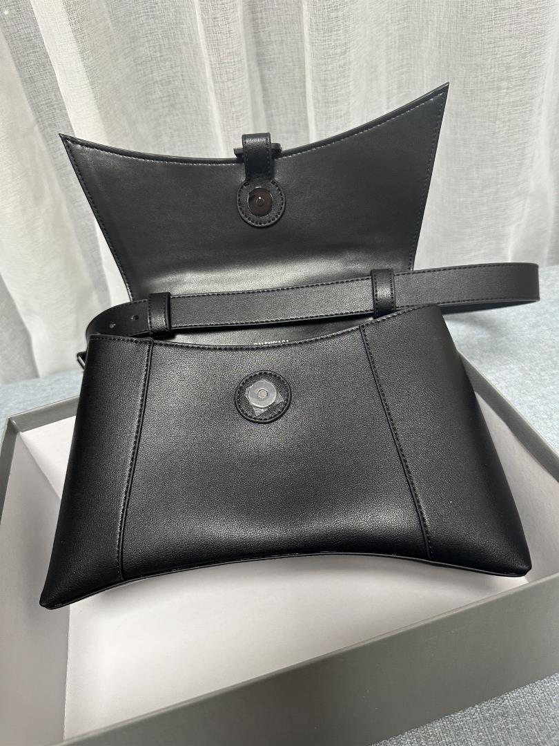 Balenciag Downtown 21ss a popular hourglass bag in the new autumn and winter season with a met