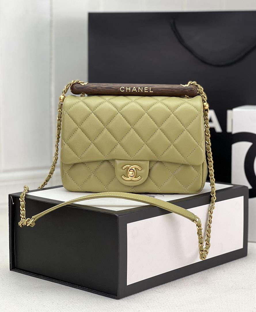 The Chanel23A Advanced Handicraft Shop series features a new wooden handle flap bag inspired by Daka