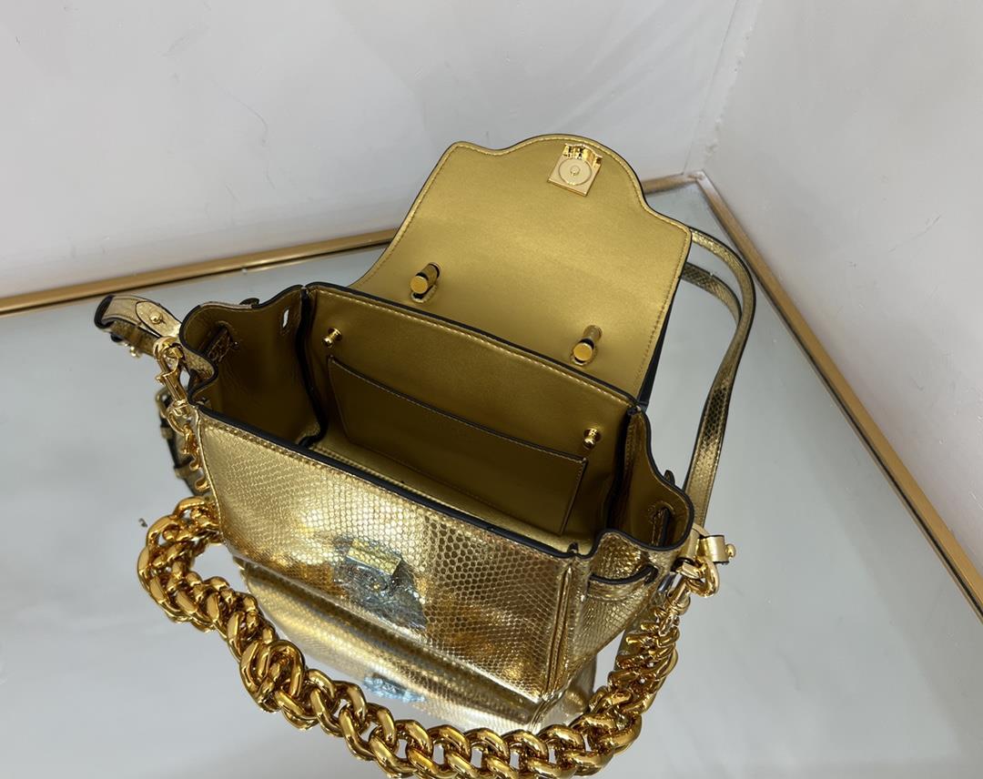 Small Golden SnakeVerace LaMedusa SpringSummer series handbags wuy Zheng Xiuwen Left Bank