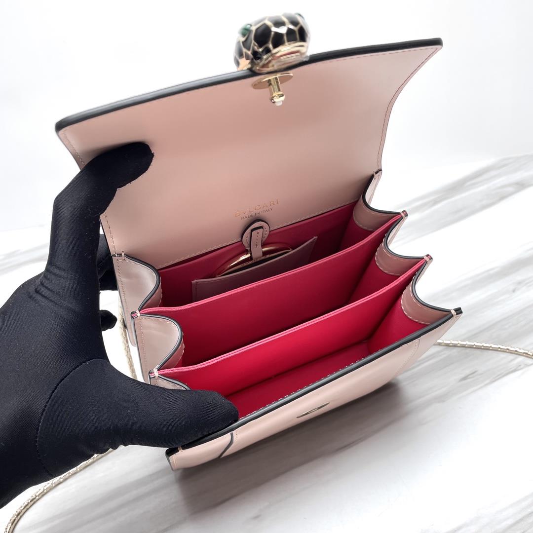 The latest color scheme of the 18cm threelayer Bvlgari Baoge counter limited edition organ bag