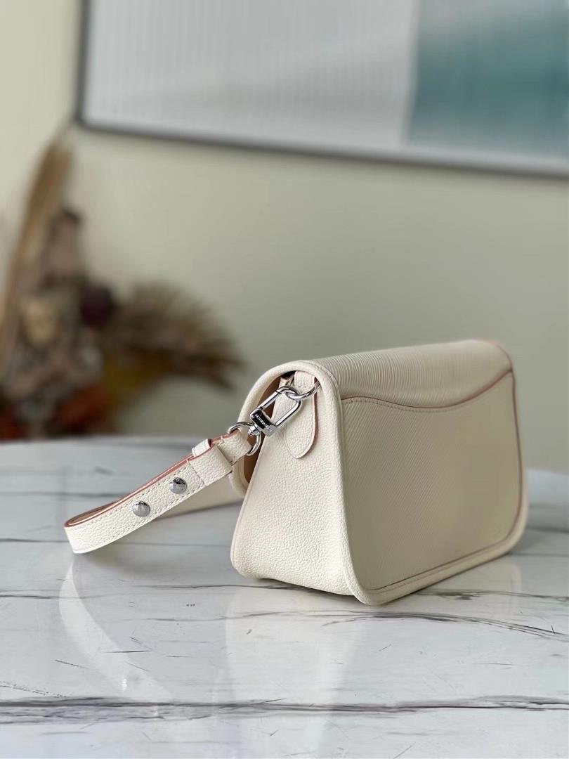 The toplevel original M59457 beige Buci handbag is made of iconic Epi leather with smooth leat