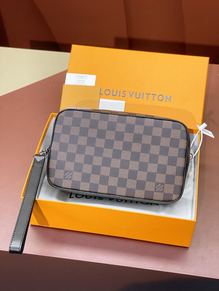 When it comes to luxury fashion accessories the LV N61664 Wash Bag is a musthave for any