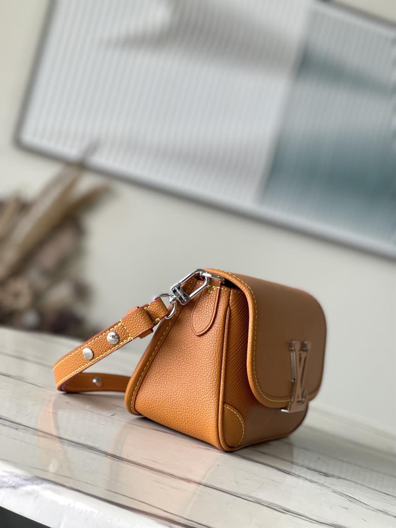 M59459 59386 Caramel Color This Buci handbag is made of iconic Epi leather with smooth le