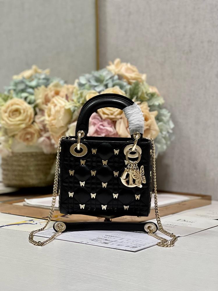 Lady Dior My ABC Butterfly Black Three grid single shoulder strap sheepskinThis handbag embodies Dio rs profound insight into elegance and beauty