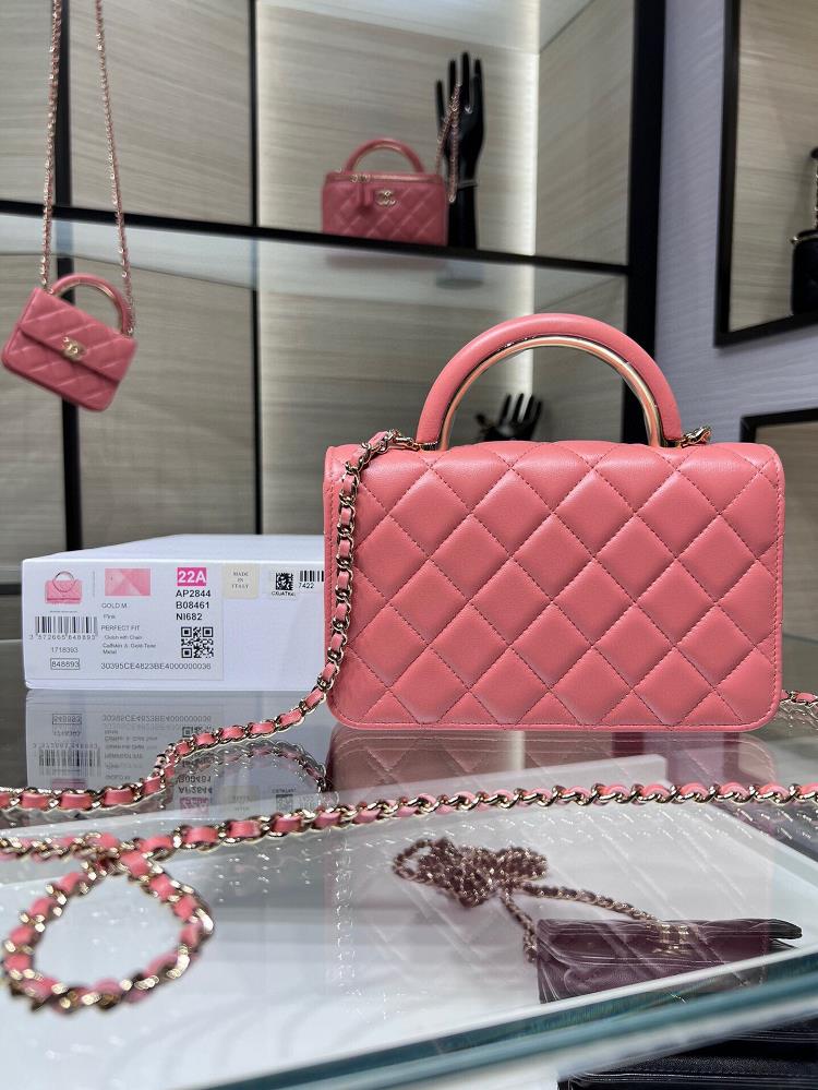 The Chanel Bag AP2844Y is the epitome of luxury and style As I stroll through the streets