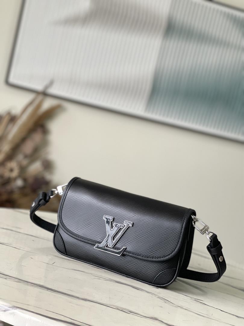 M59386 Black This Buci handbag is made of iconic Epi leather with smooth leather accents and lining