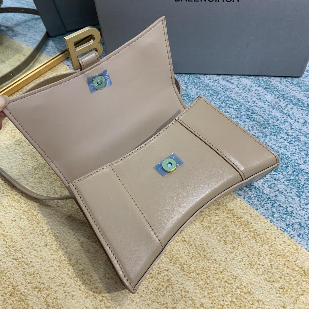 Milk tea color shipment xs small size The hourglass bag that you have asked for N times is LaB