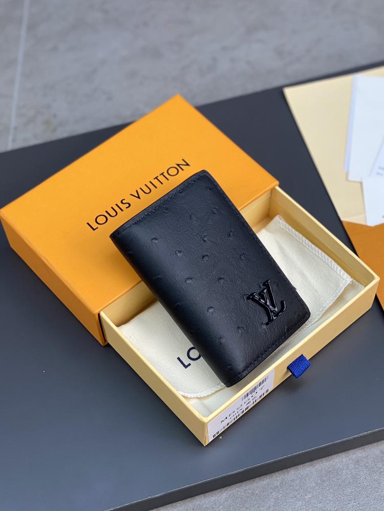 The N82507 black card case features a luxurious ostrich leather clip showcasing our profound expertise in leather making Bright colors infuse vitali