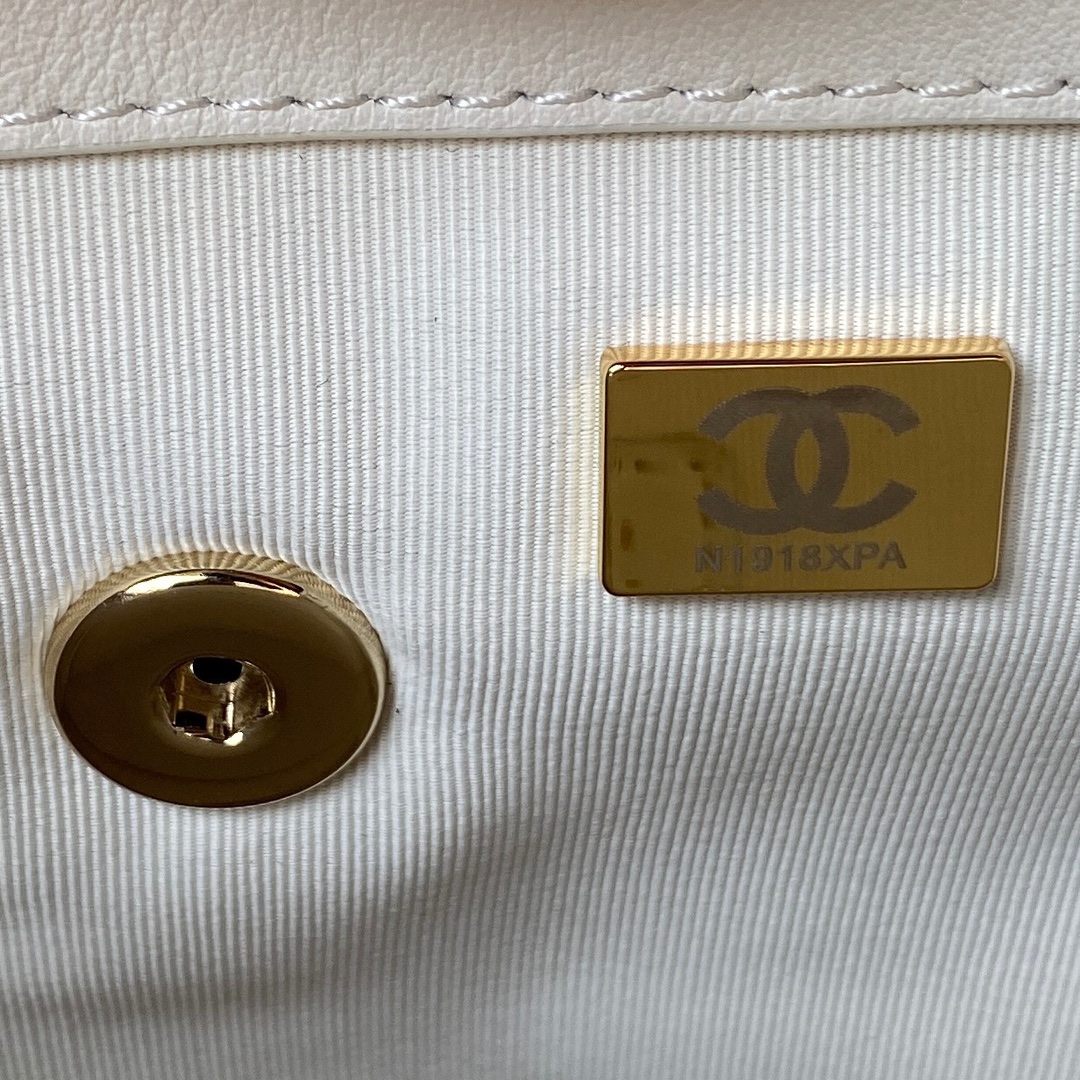 The Chanel23P super popular double backpack is very small in size, similar to the old duma and