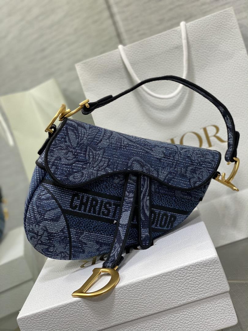 Dior in stock Saddle bags new early autumn denim blue embroidery is a reincarnation of fashion Th