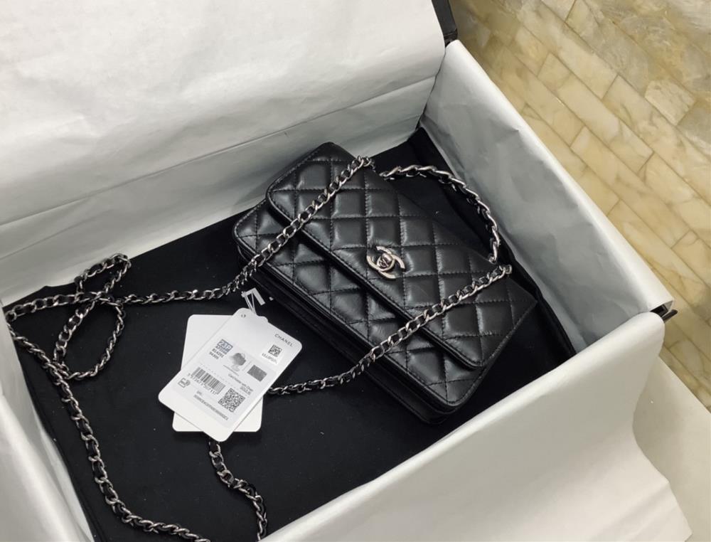 The Chanel Bag Woc Cowhide Handle is the epitome of timeless elegance and sophistication