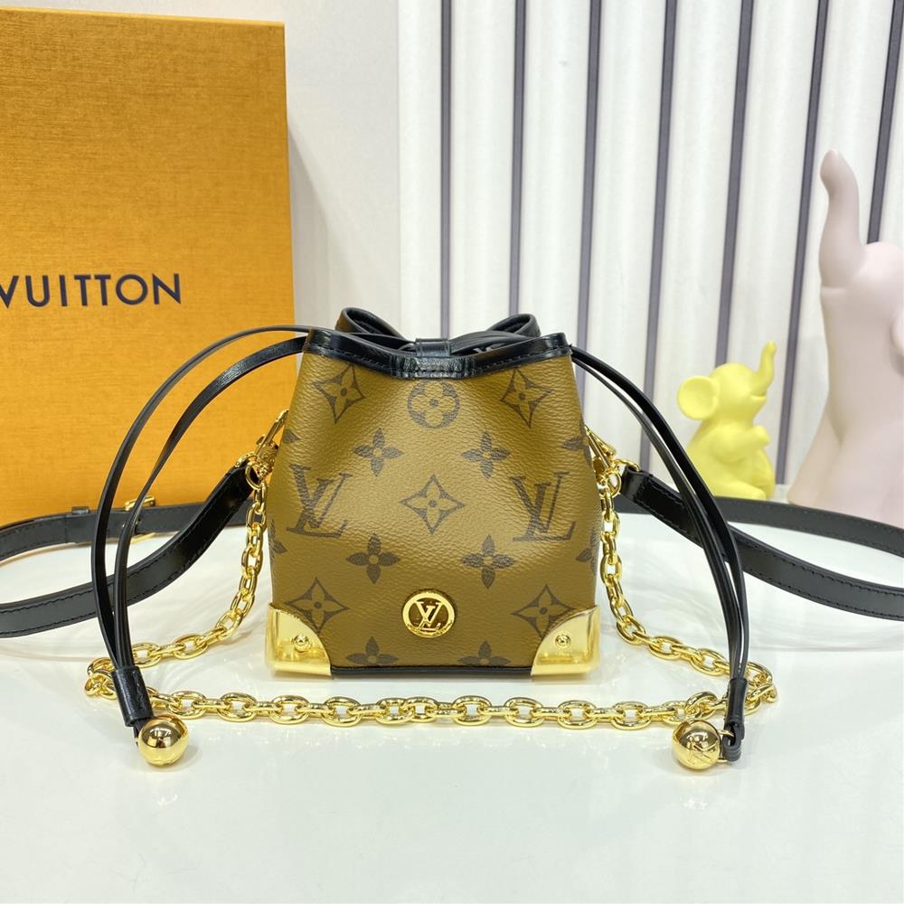 M82885 Online Only handbag A modern and exquisite NoEpos presented using Monogram Reverse canvas materials The compact design of traditional Korean p