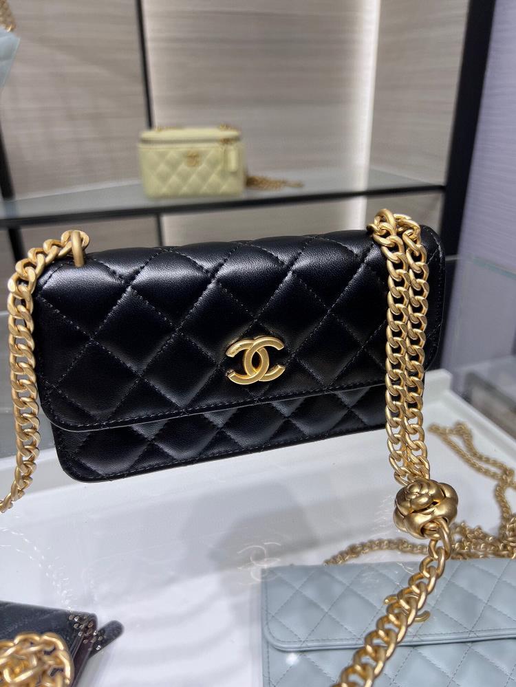 chanel 23P New Phone Bag Sheepskin Most Beautiful Camellia Adjustment Buckle Exquisite a