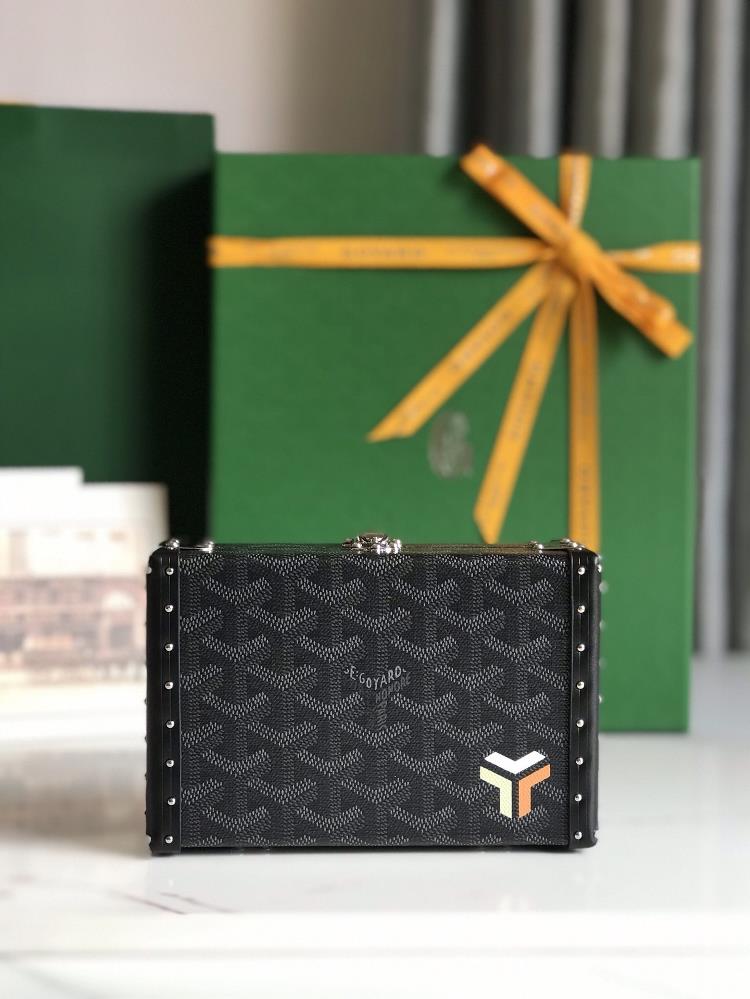 goyard small square box limited edition painted version The Minaudio bag is a classic inte