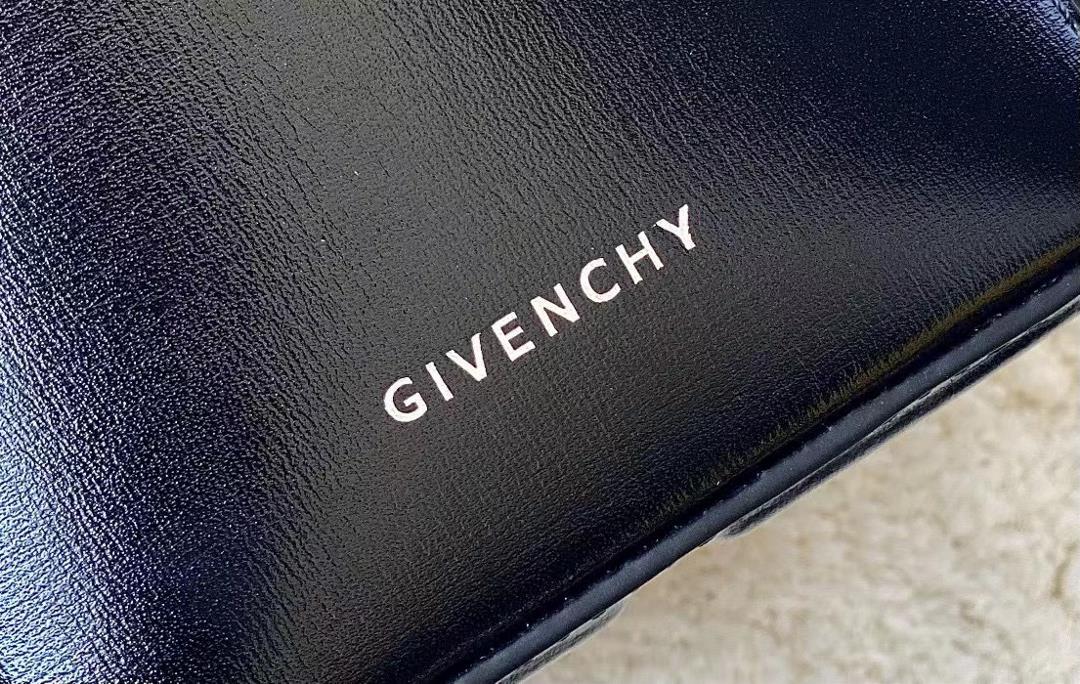 377123520 French GIVENCHY latest Cutout small bucket super exquisite cowhide satin interior dr