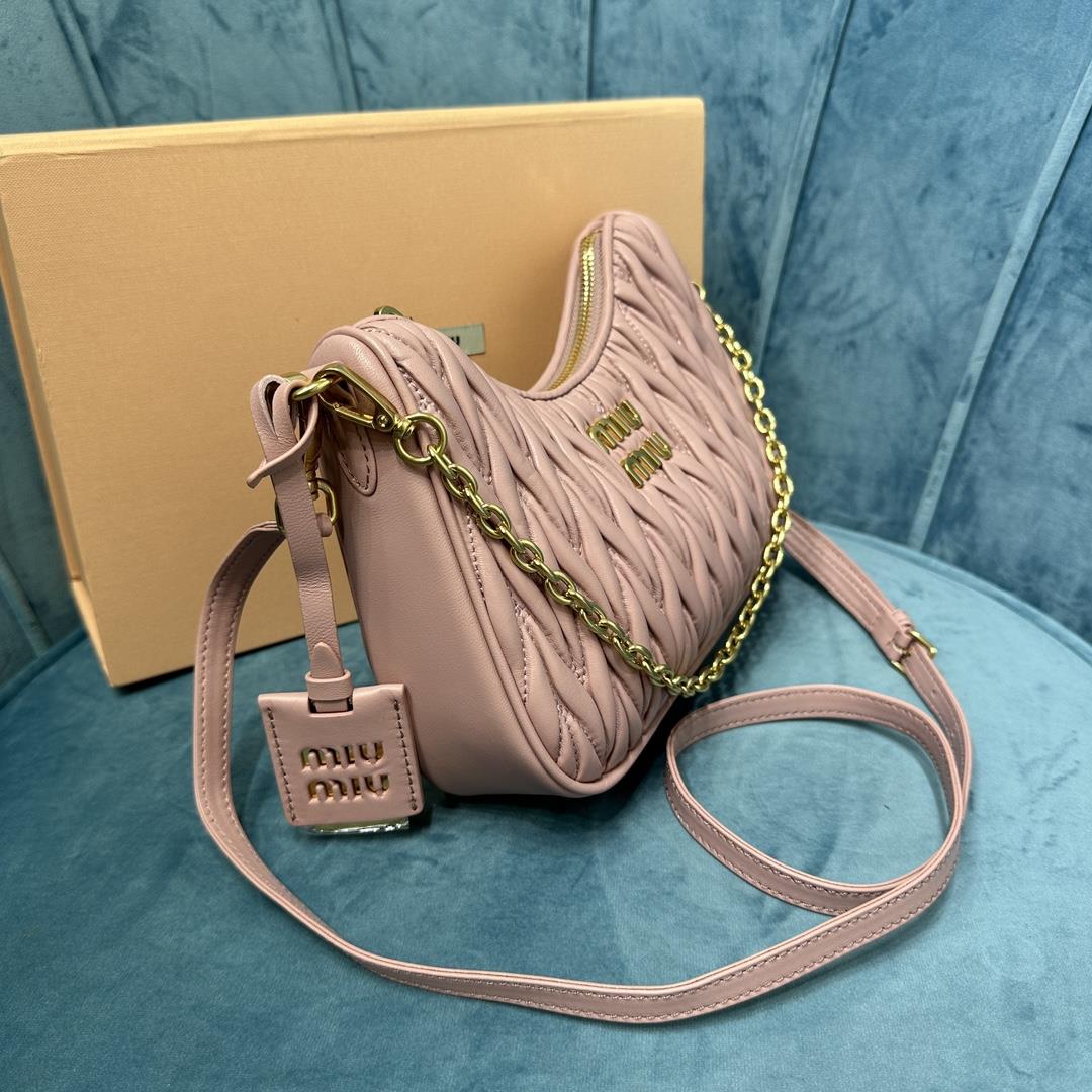 New Miumiu Pleated Chain Bag This brand new soft sheepskin shoulder bag features exquisite