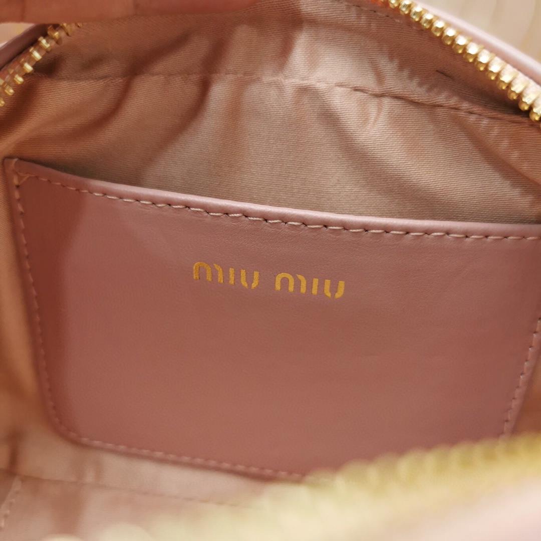 Small size The M familys new product Too Pretty Bowling Handbag features imported lamb skin cl