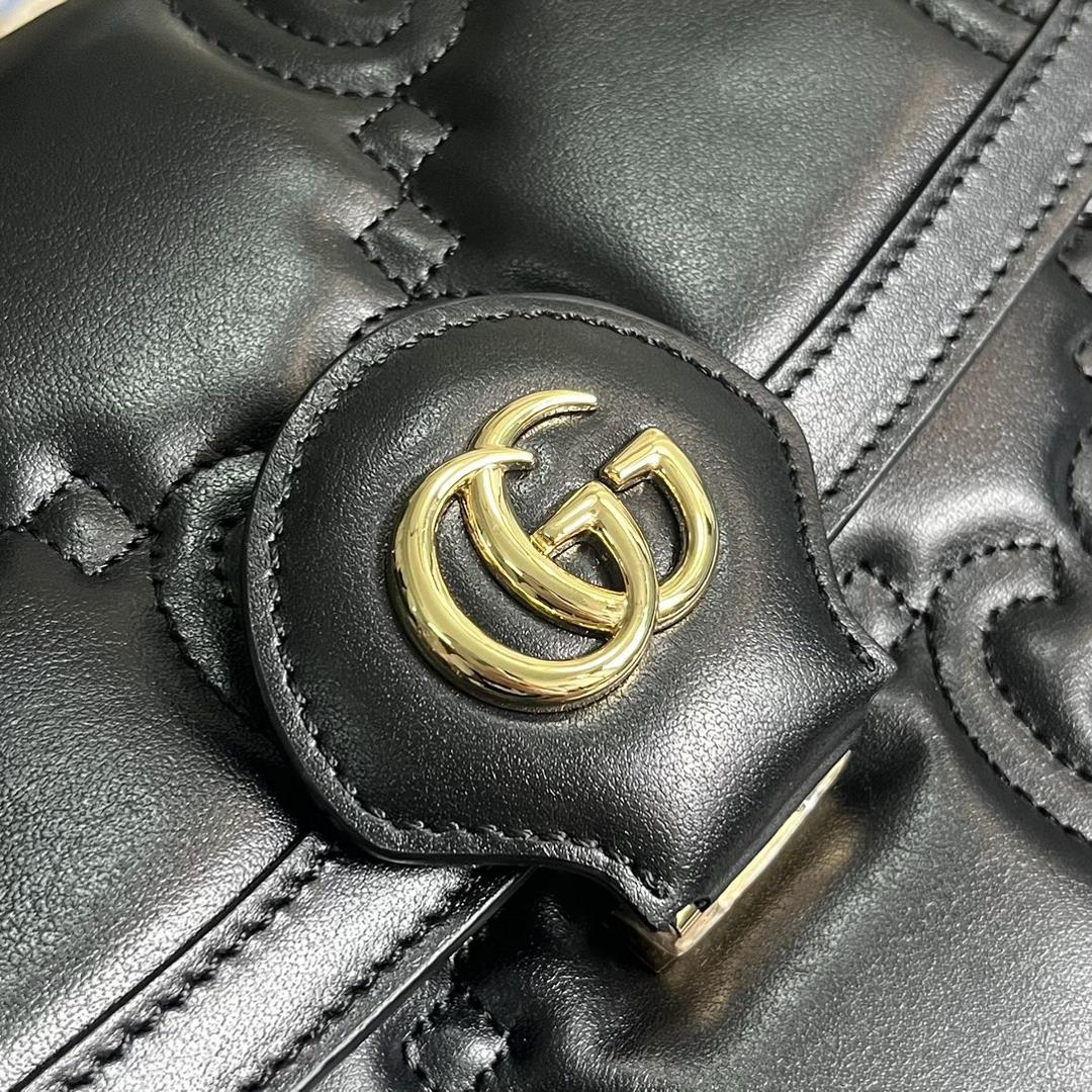 Equipped with a complete set of packaging GG Matelass leather interprets the brands iconic mat