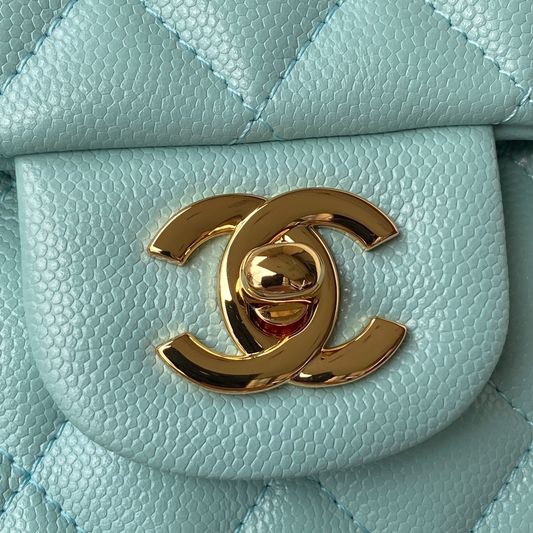 French high-end customized Chanel Classic Flap Bag A01112 caviar showcases Chanel's classic, e