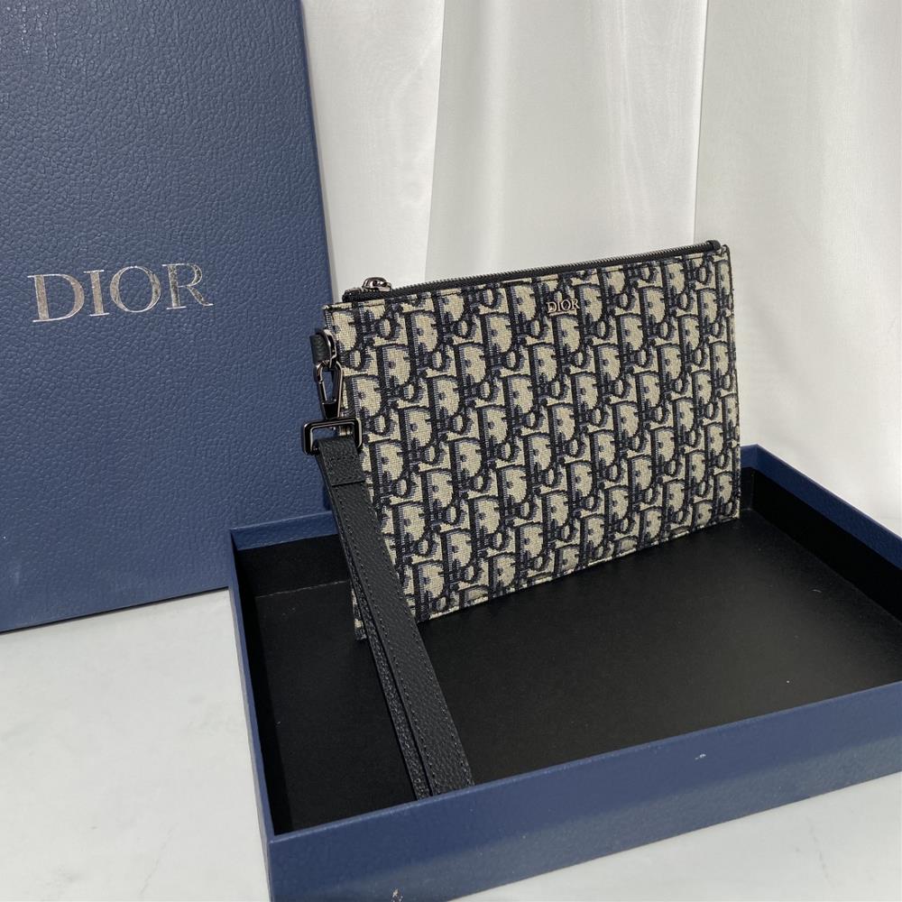 DIOR handbag 9907This A5 handbag is stylish and minimalist Crafted with beige and black O