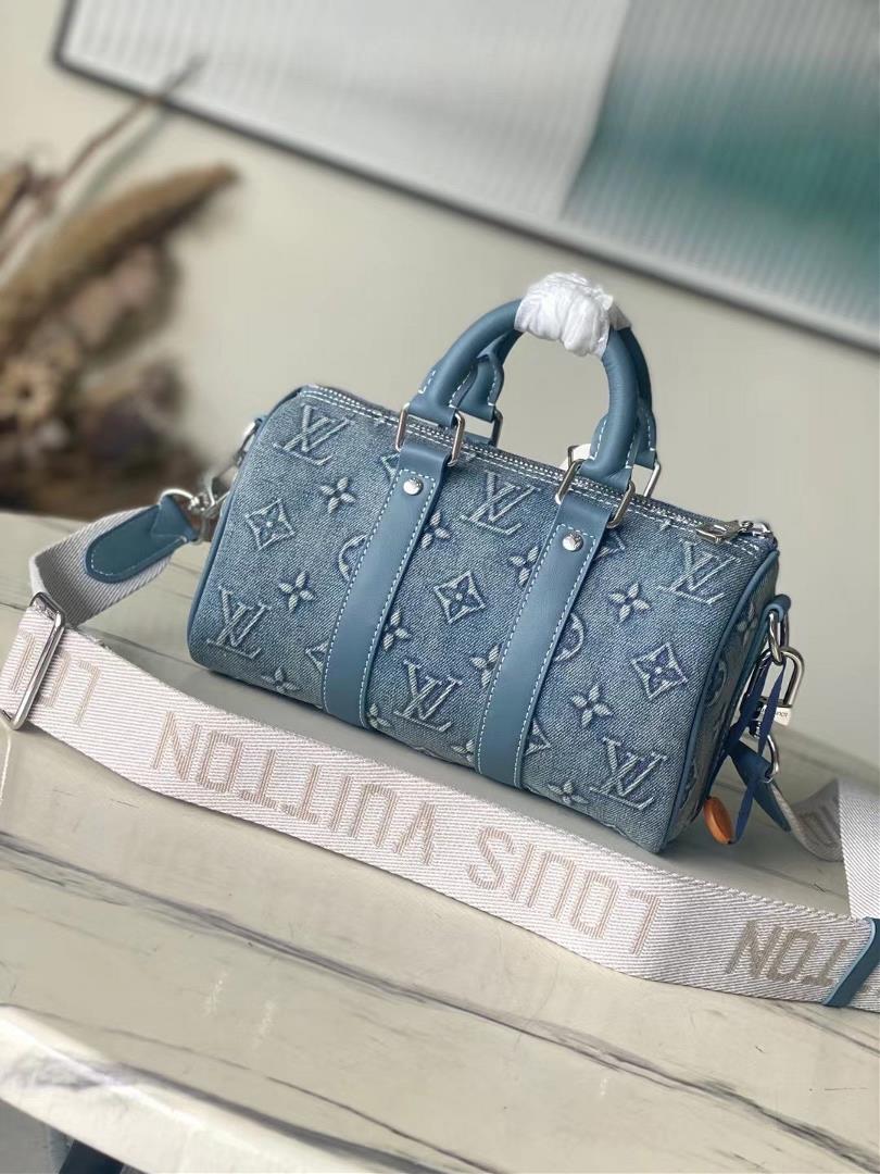 Top grade original M22762 denim cloth This Keepall Bandoulire 25 handbag shows the ancient tex