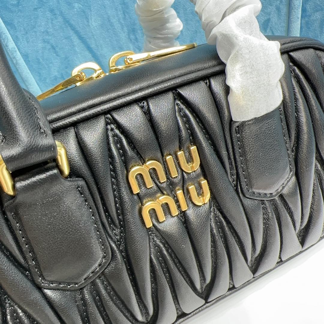 5BB142 a new type of bowling bag from M family mainly promoted on the official website