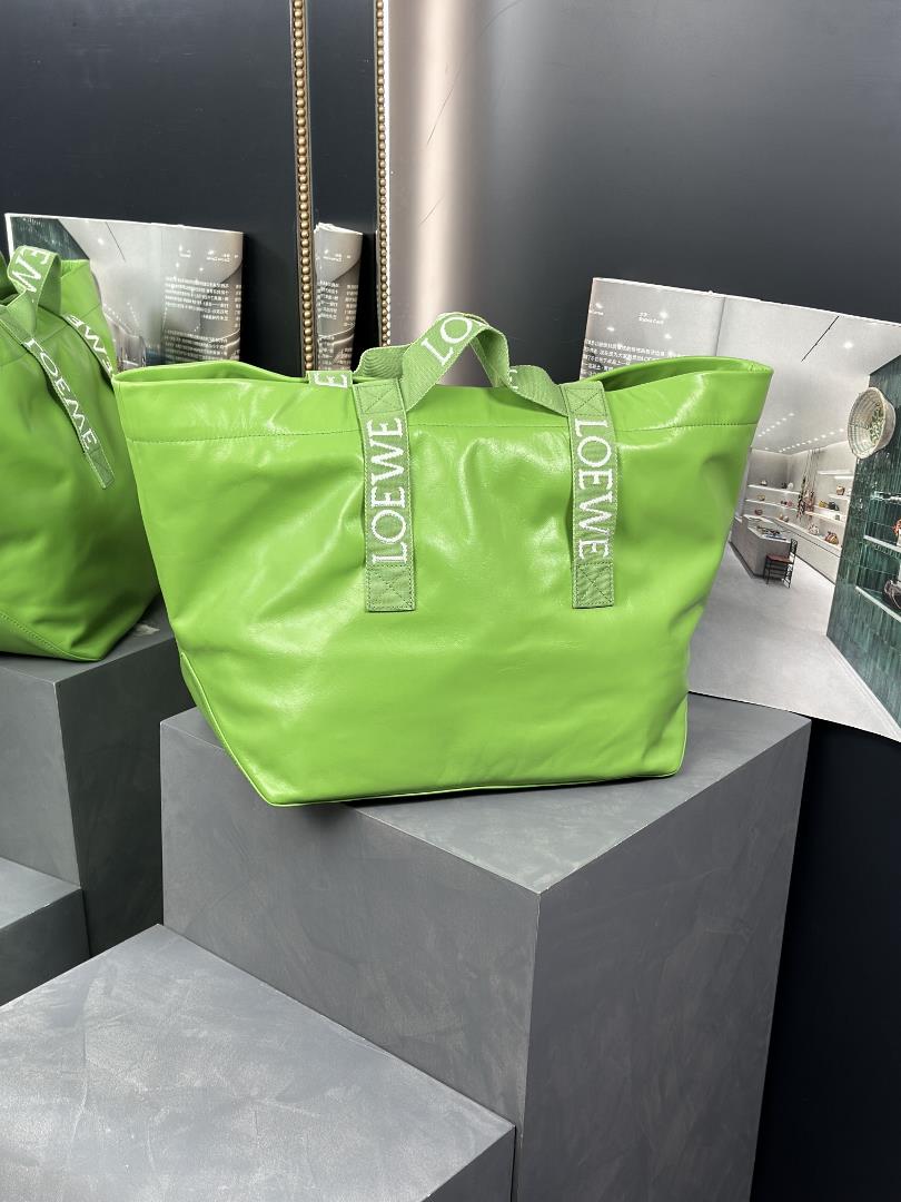 Redefining the Roewe styleSuper popular paper grain cowhide handbagColors Apple Green Orange B