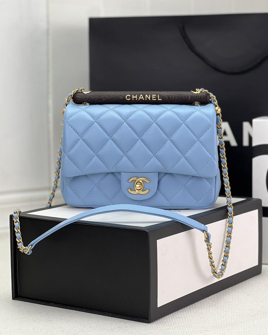 The Chanel23A Advanced Handicraft Shop series features a new wooden handle flap bag inspired by Daka