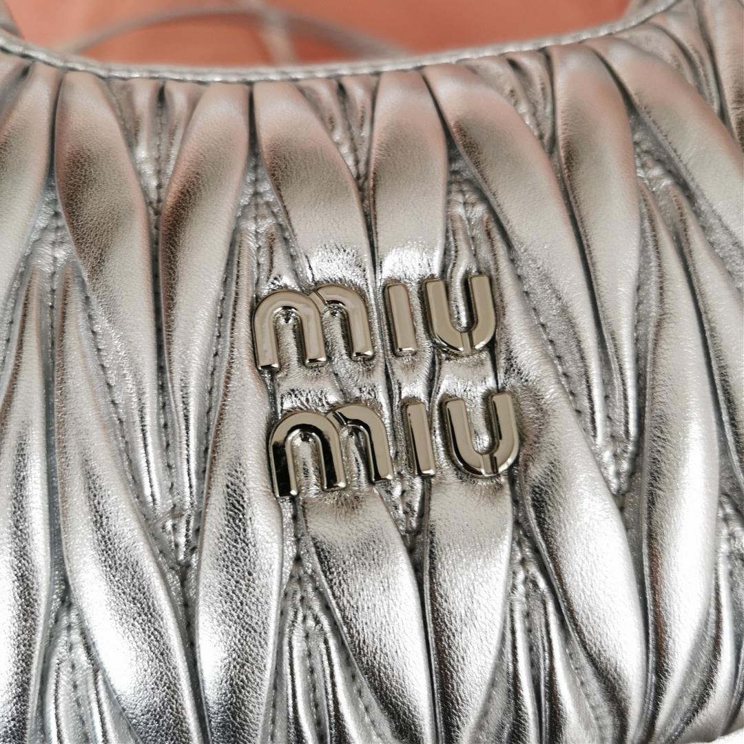 Medium The MiuWander handbag a new product from M family features the iconic Matelasse texture