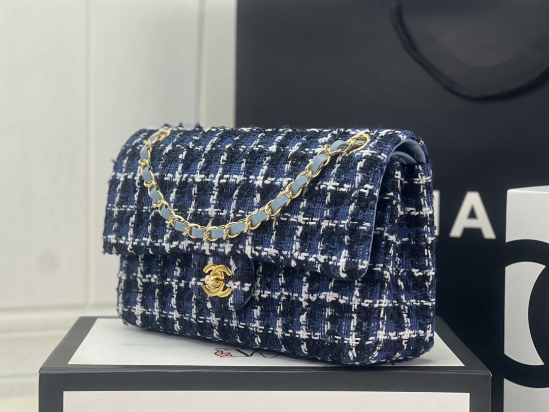 chanel CF woolen series this is a bag that can be praised by all friends around us for it