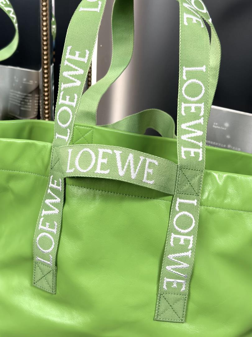 Redefining the Roewe styleSuper popular paper grain cowhide handbagColors Apple Green Orange B